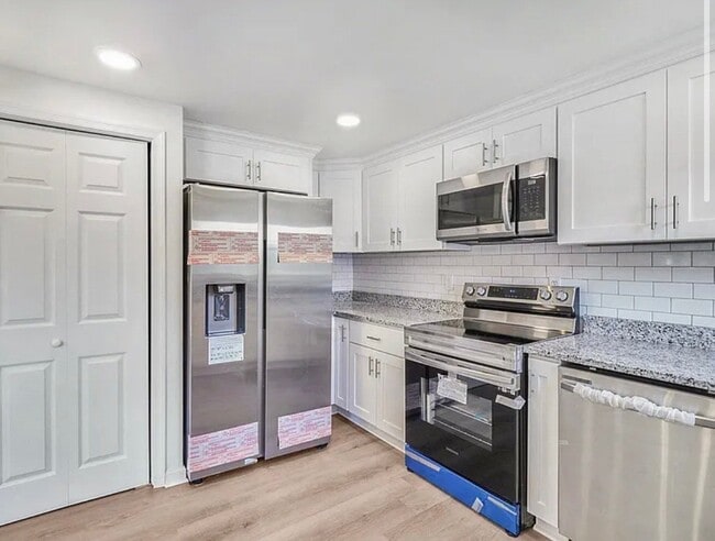 Photo - 2460 Hemlock St