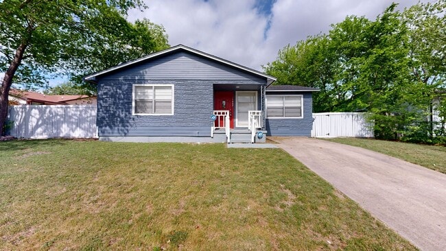 Building Photo - REMODELED HOME READY FOR YOU