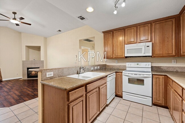 1544 Emily Ct