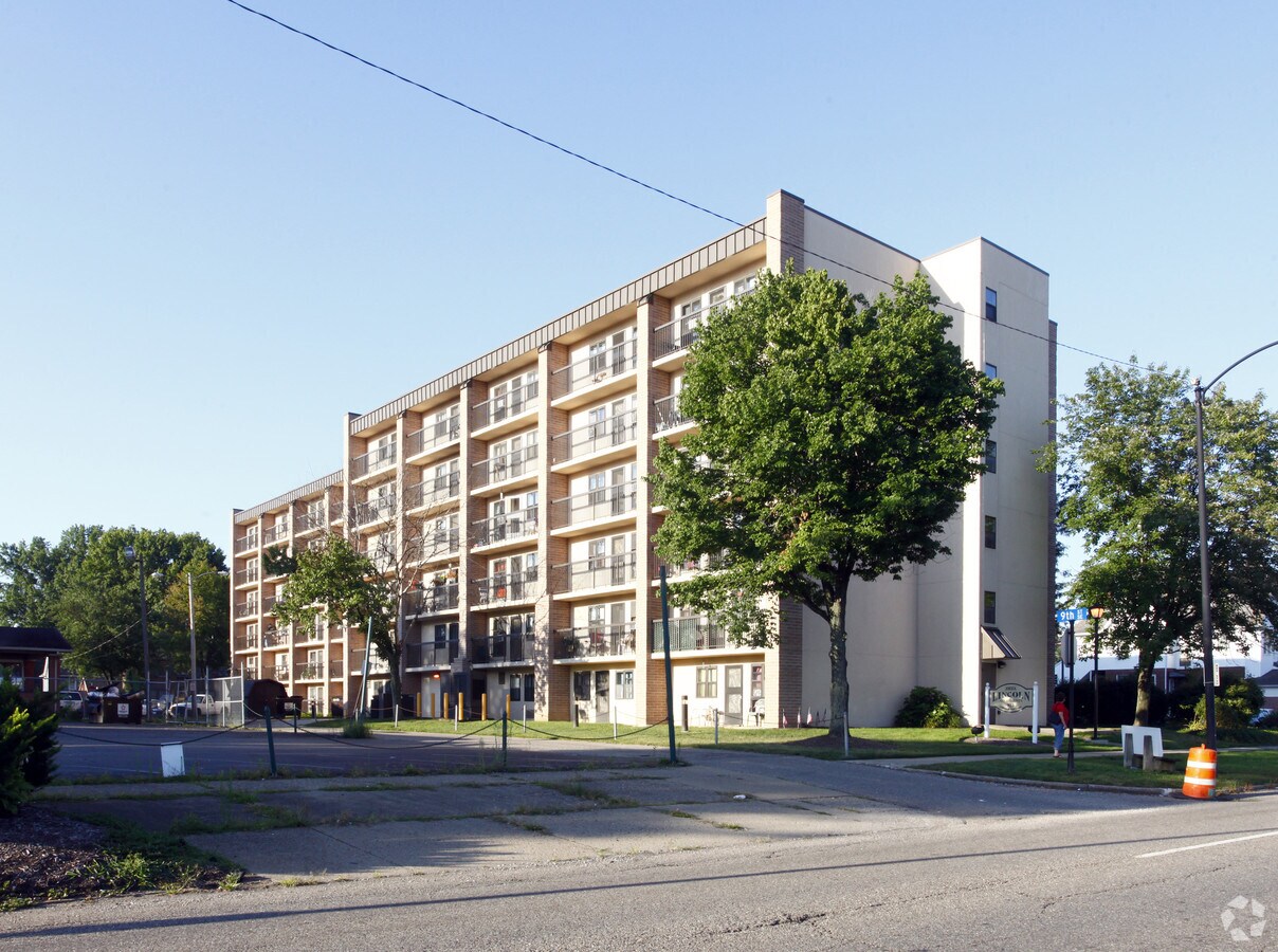Photo - Lincoln Apartments