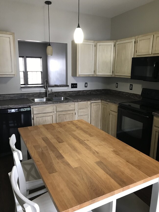 Photo - 209 Summerston Pl