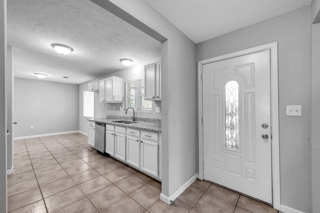 Photo - 4 Little John Ln