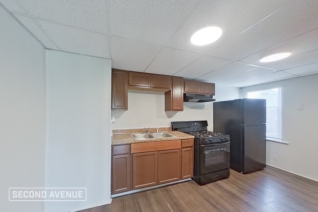 Photo - 122 S Longworth Ave