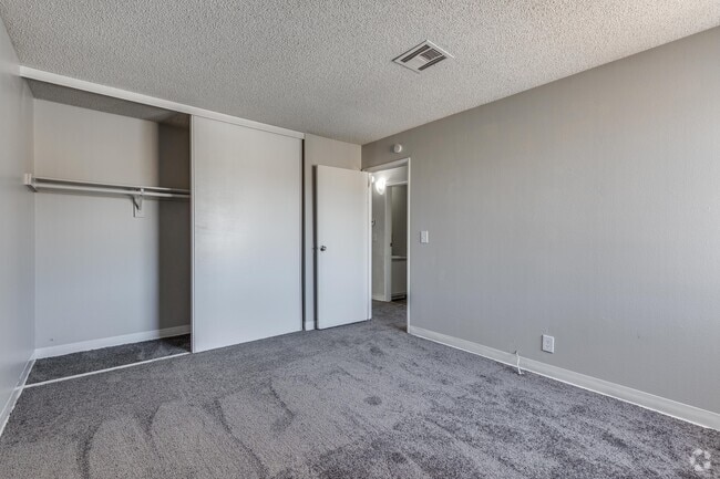 2 BR, 1 BA (Aloha) - 760 SF