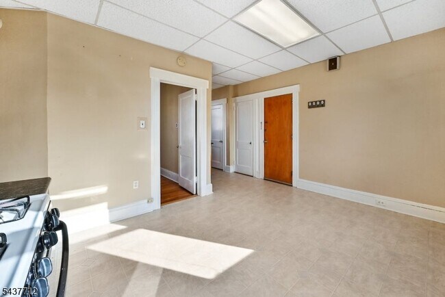 74 Plauderville Ave