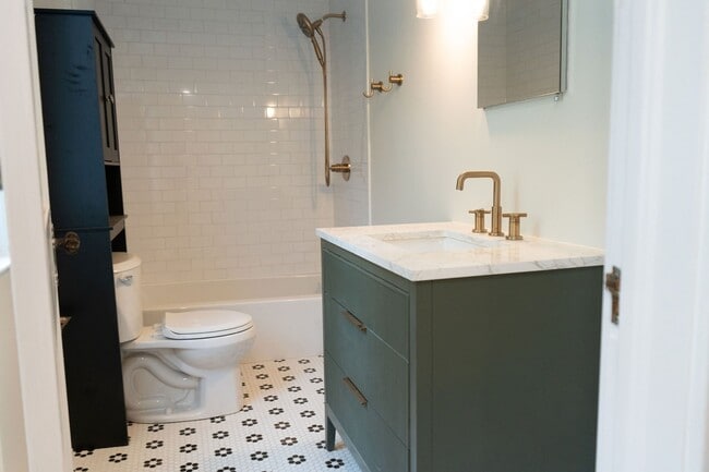 Photo - 415 West Ave