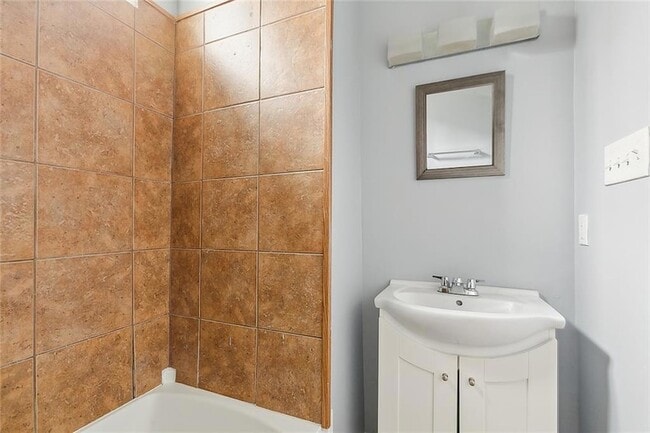 Photo - 8927 Hickory St