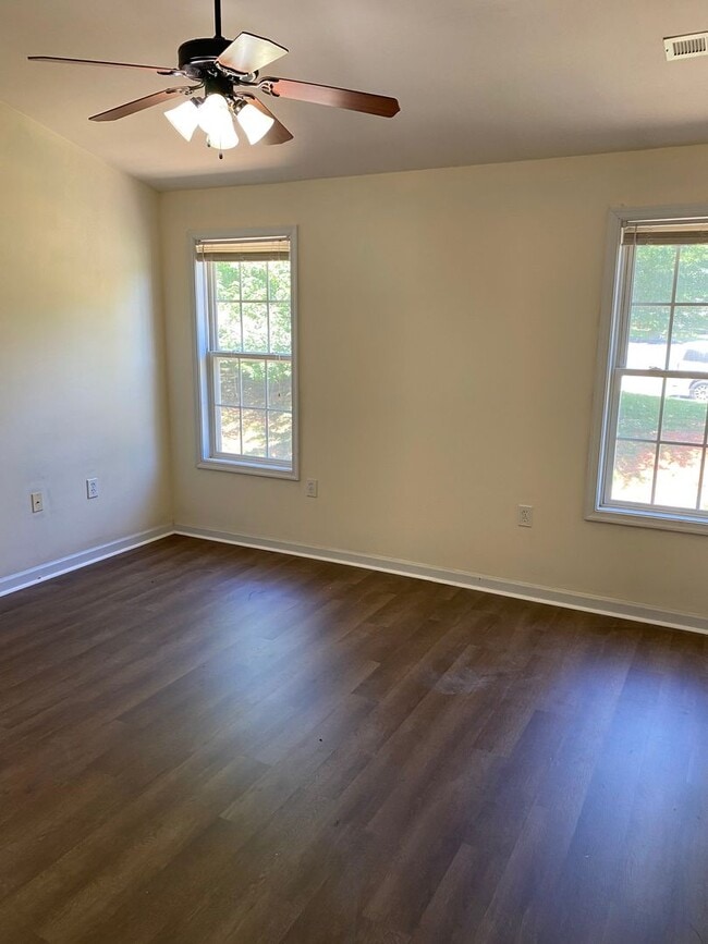 Photo - 3 Bedroom || 2.5 Bathroom - Townhome