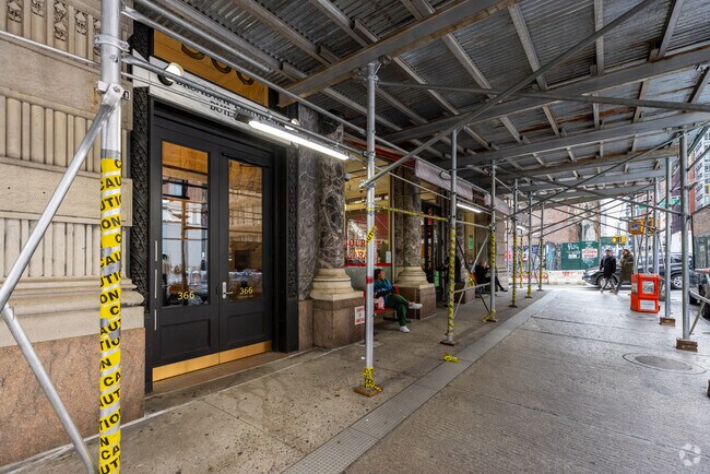Photo - Broadway-Franklin Building
