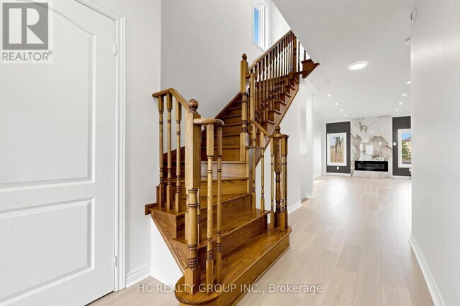 Photo - 465 Woodspring Ave
