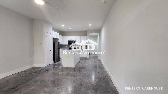 Modern, stylish 3 story condo with a priva... - Modern, stylish 3 story condo with a priva...