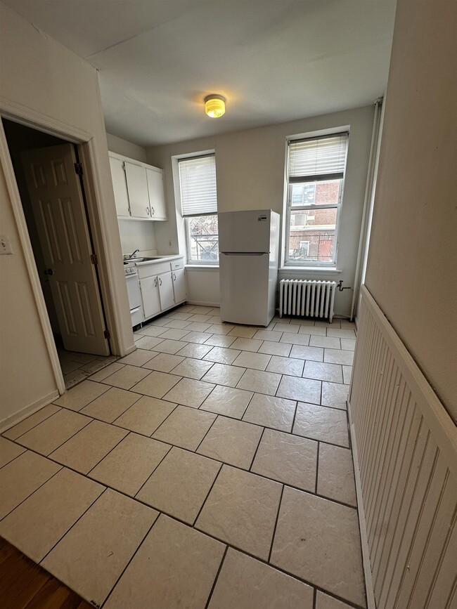 Building Photo - 118 Adams St Unit 2 Rental