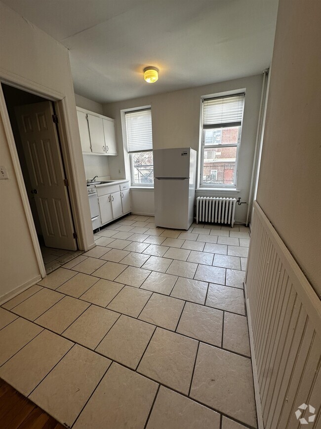 Building Photo - 118 Adams St Unit 2 Rental