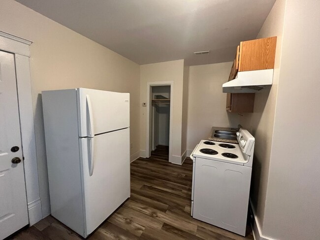 Photo - 825 S Broad St Unit Apt D