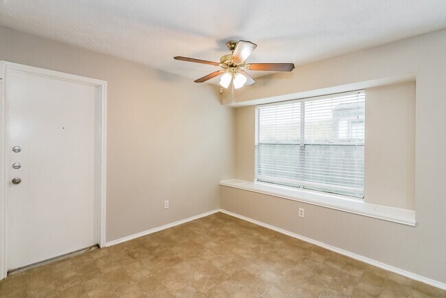 Photo - 1014 Mayweather Ln