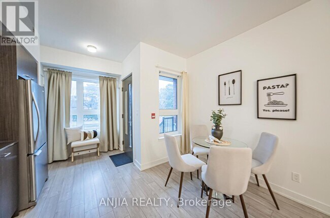 Photo - 2100 Bridletowne Cir