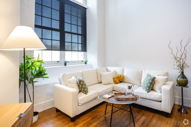 1BR, 1BA - 659SF