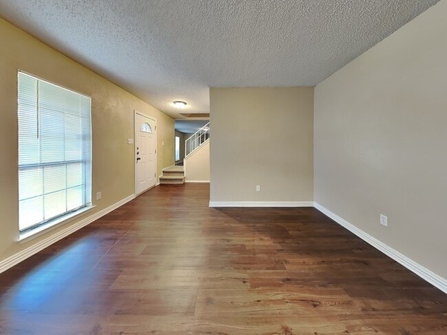 Photo - 209 Ripplewood Dr House