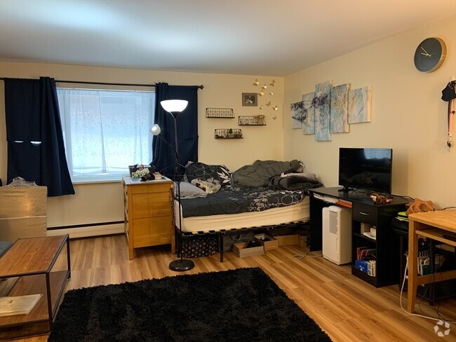 Building Photo - 197 Kent St Unit B2 Rental