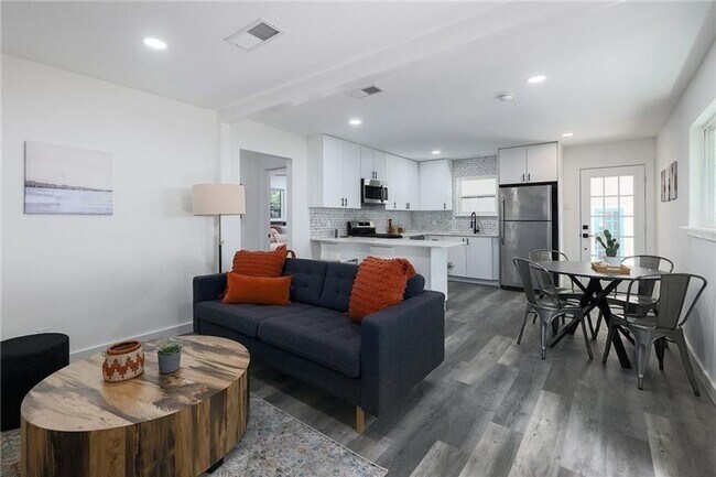 Photo - 3X2 Gorgeous West Campus Duplex Unit Unidad #B