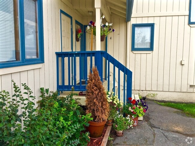 Building Photo - Great ground level 2bedroom with washer & ... Rental
