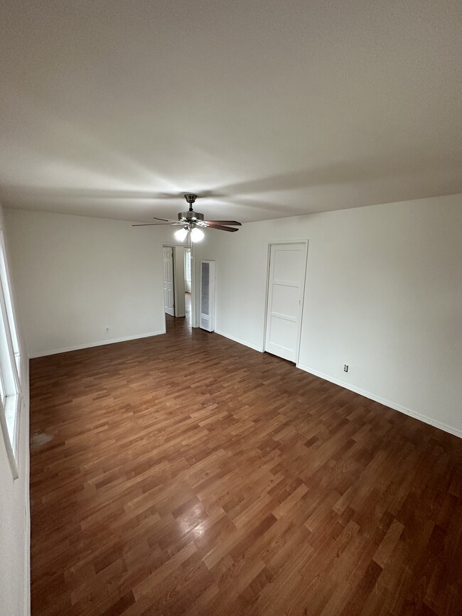 Living room w/ sliding door to kitchen - 3447 Caspian Ave Apartment Unit 3447 Caspian Ave