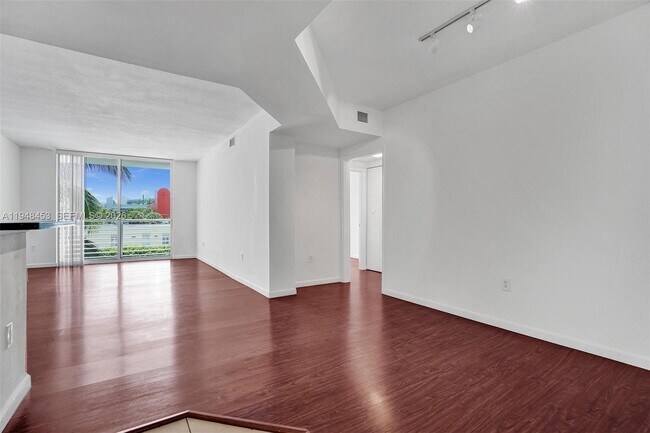 Photo - 18800 NE 29th Ave Unit 313