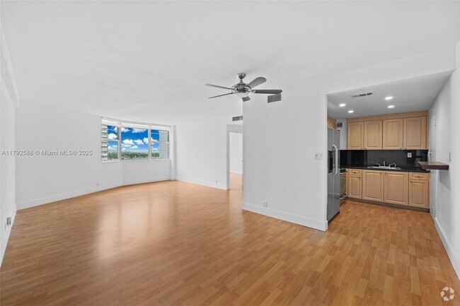 Building Photo - 3301 NE 5th Ave Unit 1114 Rental