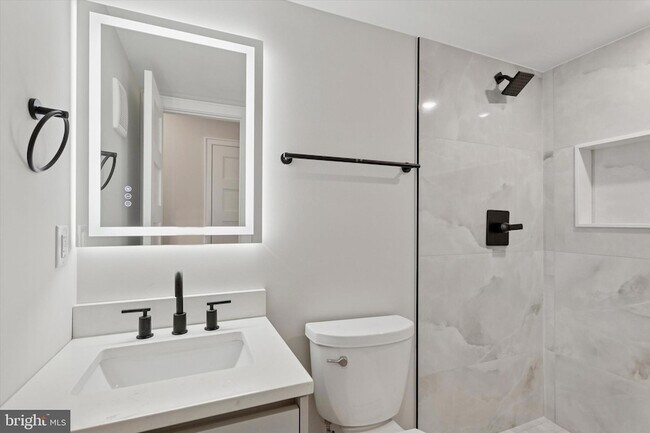Photo - 2117 Bellmore St