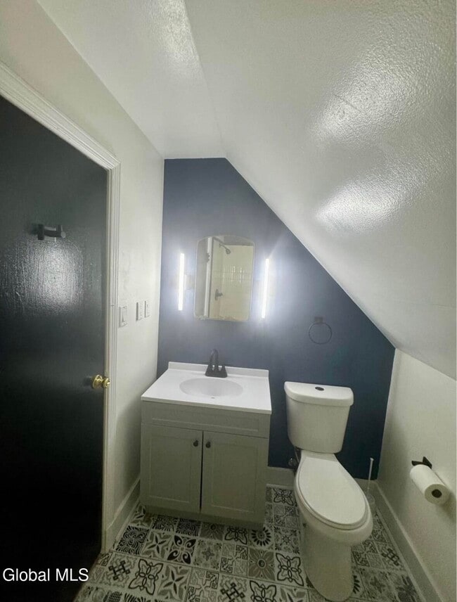 Photo - 612 Union St Unit 9