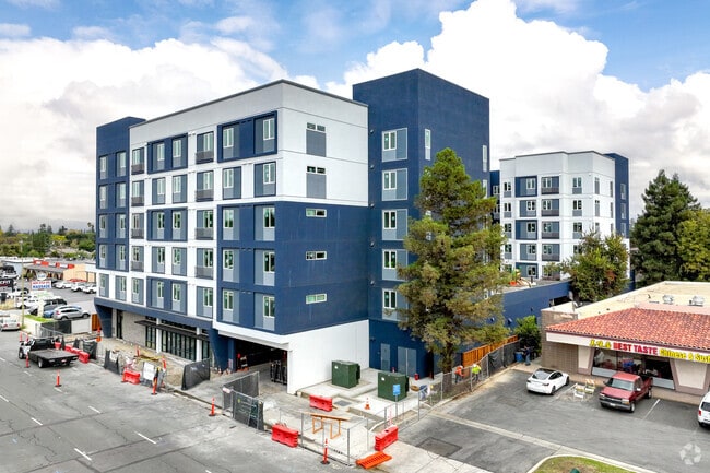 Building Photo - 2350 S Bascom Ave