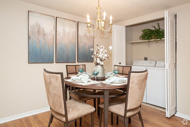 2 BR, 2 BA - 1000 SF