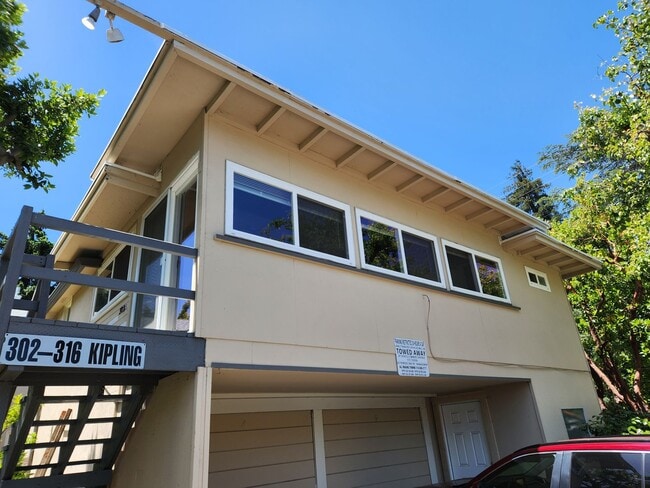 Building Photo - Studio downtown Palo Alto Unit 302B