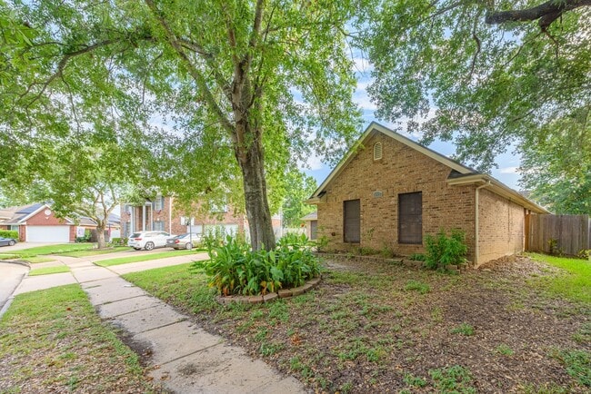 Photo - 1813 Oakwood Dr E