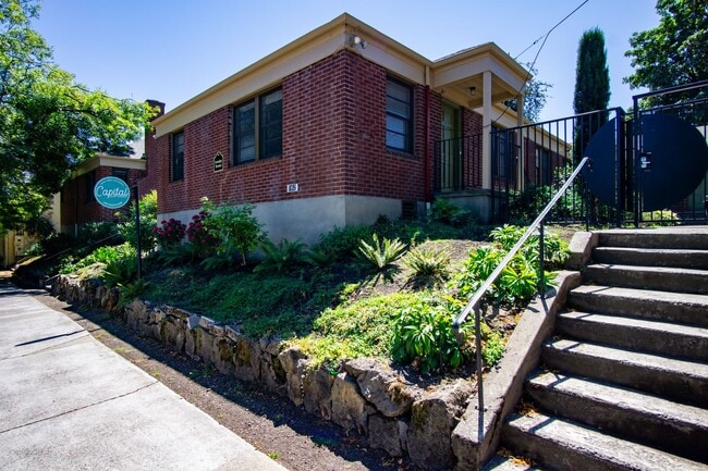 Building Photo - Charming NW 1-Bed Ready Late May! Unit 1952-1