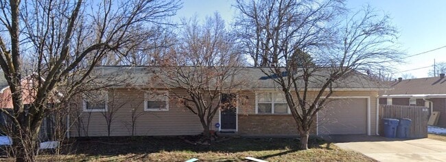Building Photo - 811 SE G St