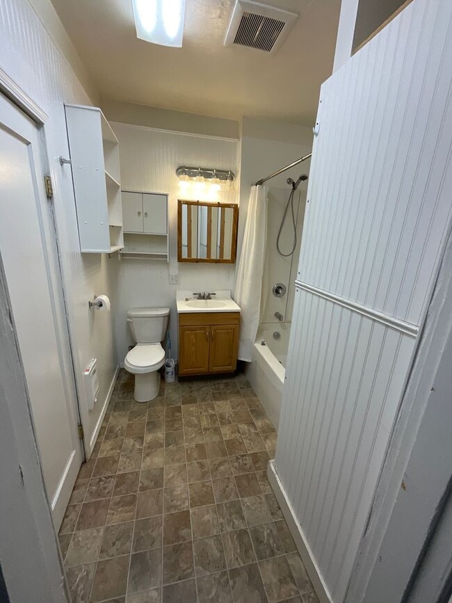 Photo - 2304 N Fir St