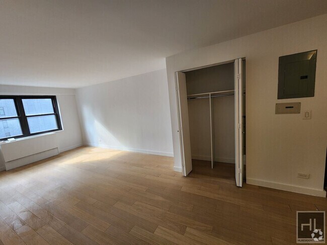Building Photo - Beautiful 3-BR in Murray Hill Unit 13B Rental