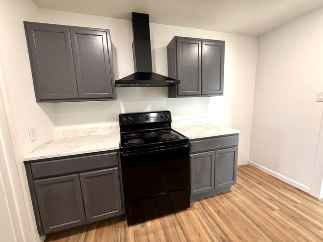 Photo - 904 Davis St