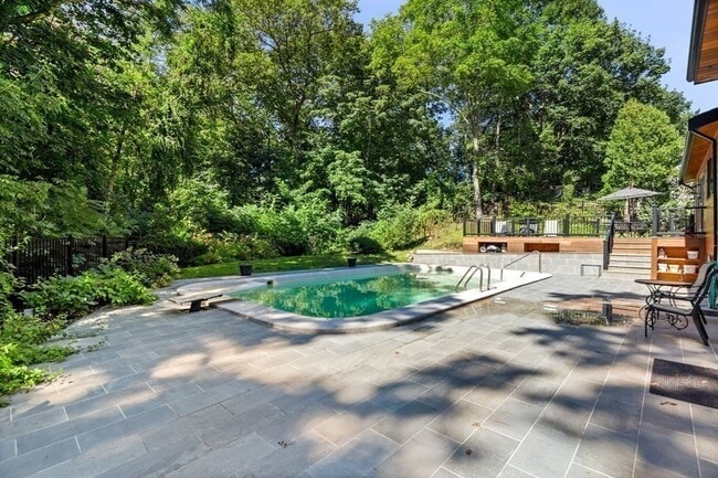 Photo - 93 Woodcliff Rd Unit 1