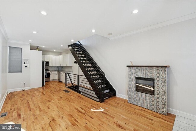 Photo - 2527 Ingersoll St