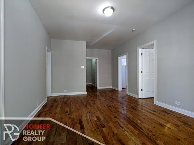 Photo - 3721 N Pine Grove Ave Unit 2E