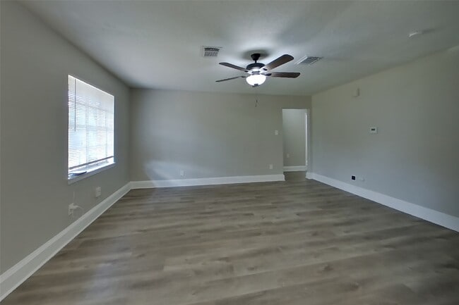 4427 Oakside Dr