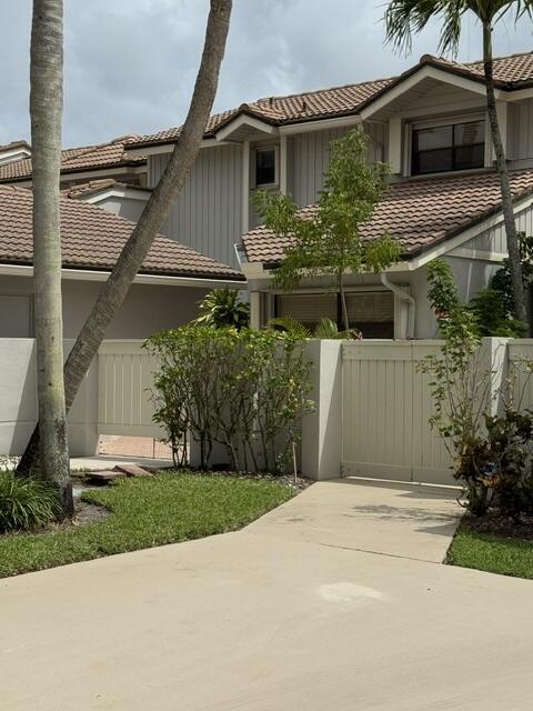 505 Prestwick Cir