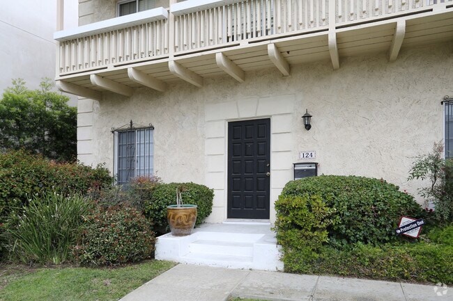 124 S. Reeves Drive