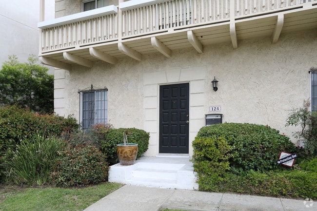 Photo - 124 S. Reeves Drive