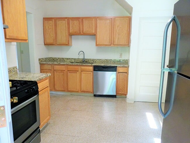 Photo - 948 Ackerman Ave