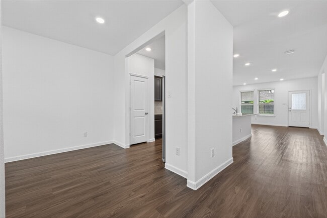 Photo - 16108 Dockside St