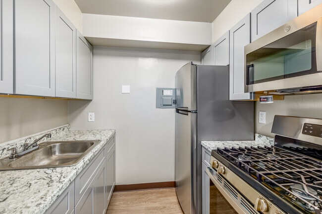 2BR, 1BA - 1,000SF - Kitchen - The Beechwood