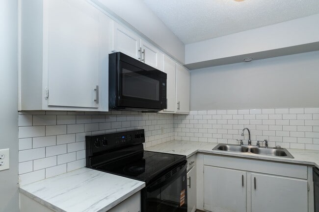 Photo - 5135 NE Chouteau Trafficway Unidad 303